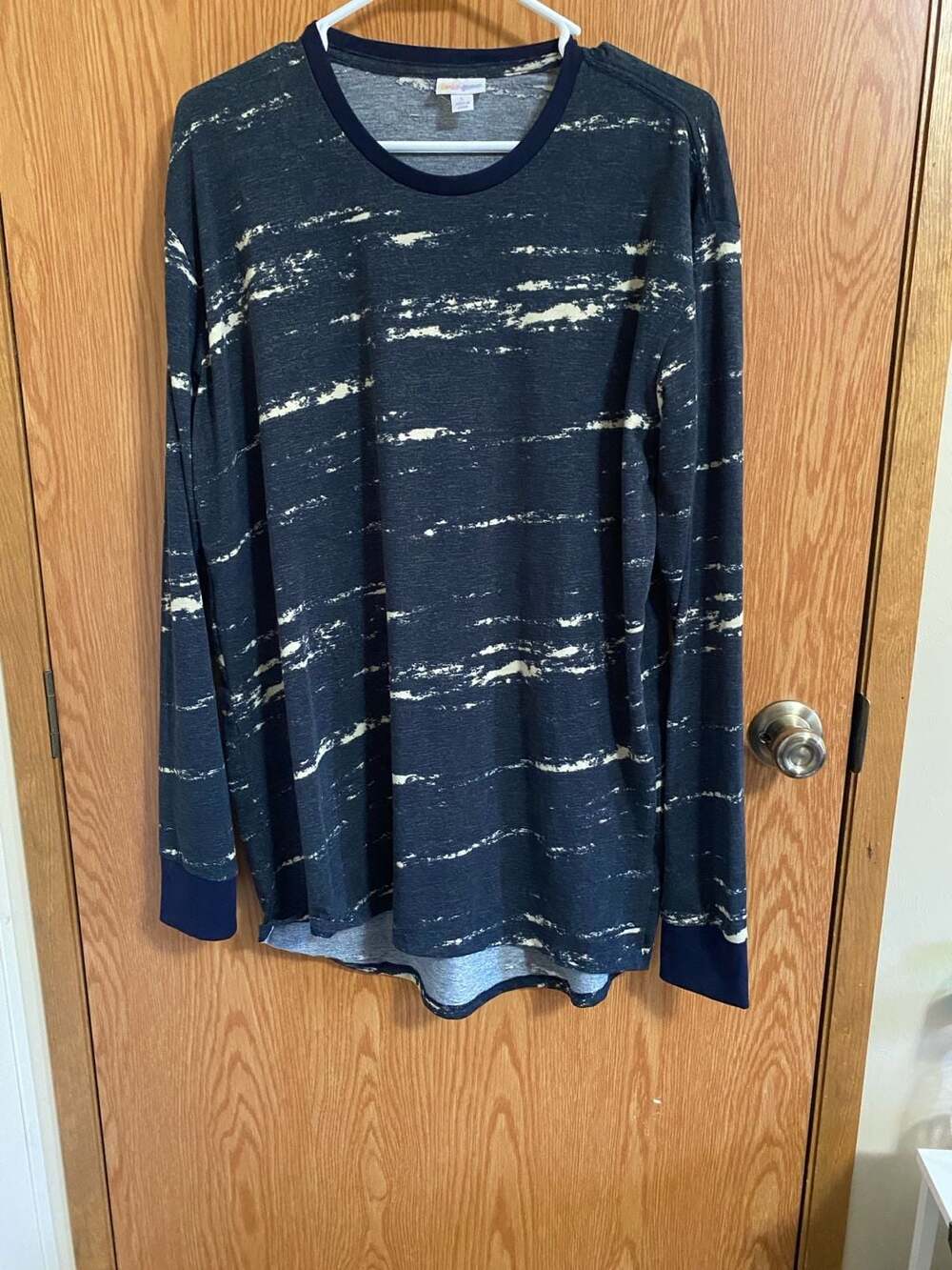 LuLaRoe Hudson Long Sleeve Shirt Blue Abstract Stroke Print Mens Size L